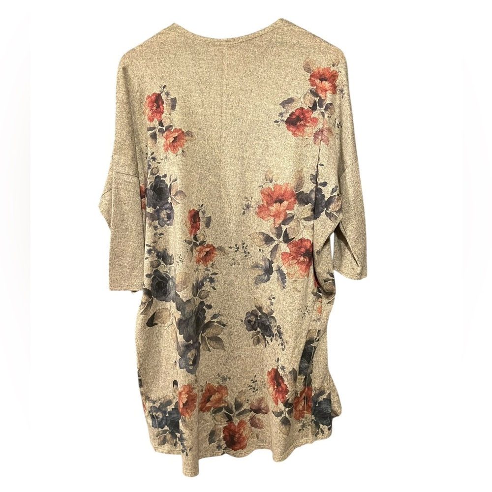 NWOT Gray Floral Kimono Cardigan - Picture 4 of 4